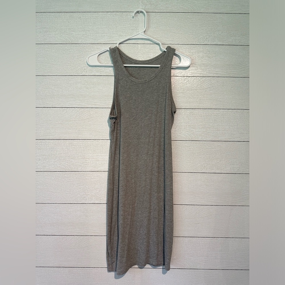 Grey body con dress, size small, only worn once, and great condition